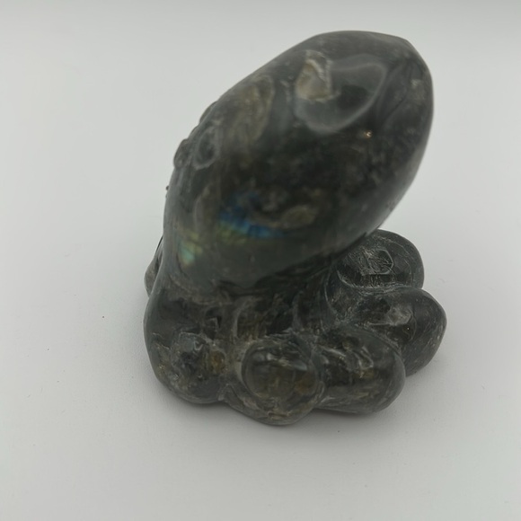 Natural blue flash labradorite octopus carving - Picture 4 of 8